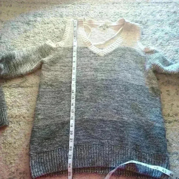 Rebecca Minkoff Page Grey and White Wool Blend Cold Shoulder Knit Sweater M - Picture 11 of 13